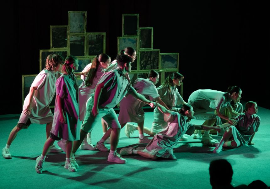 Una escena de l'obra 'Conquestes', per Escena Erasmus UV